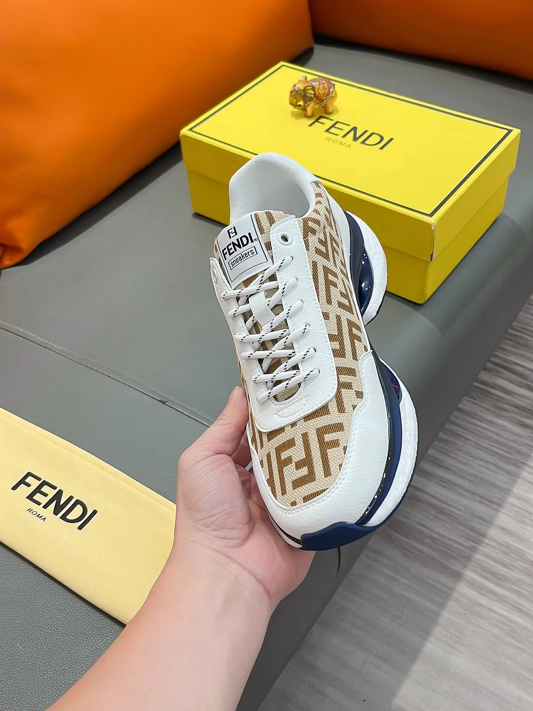 Men's shoes FENDI "Fendi" P440 Regular size: 38-44 (casual shoes) Product materials: Selected cowhide upper, soft sheepskin lining; original outsole.